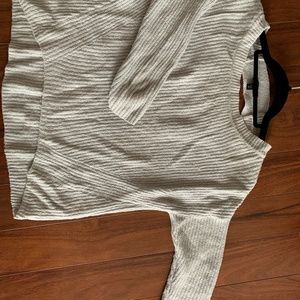 Great high-low open back 3/4 sleeve sweater